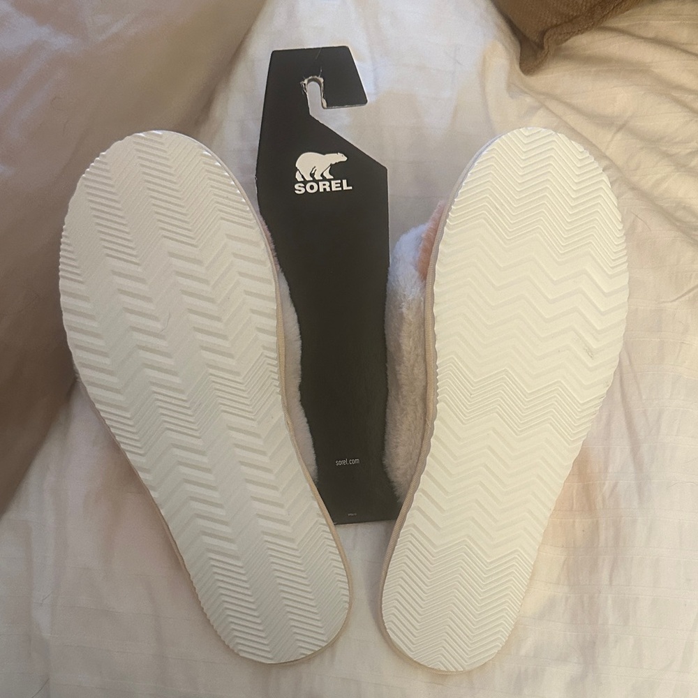 SOREL Plush Slippers (8) - Picture 3 of 4